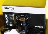 Voigtlander Nokton 25mm f0.95 type II MFTเลนส์สำหรับกล้อง Panasonic และ Olympus ในระบบ MFT eq. 50mm f0.95 ถ่ายได้แม้สภาพแสงน้อย รูรับแสงแคบสุด 10 กลีบ ให้โบเก้สวยงาม