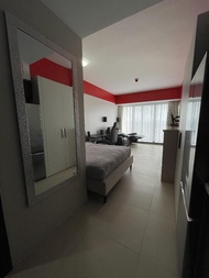 อพาร์ตเมนต์ 1 ห้องนอน 1 ห้องน้ำส่วนตัว ขนาด 31 ตร.ม. – โปบลาเชียน (Iconic High End Studio Unit at Ae