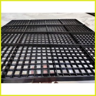 ❧ Winwin Plastic Dog Matting 2x2