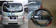 *ORIGINAL NISSAN E25 URVAN 05 REAR BONNET EMBLEM / MARK / LOGO / BELAKANG BOOT BONET LOGO 90889-VW00