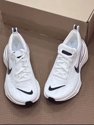 Nike Invincible 3 白色