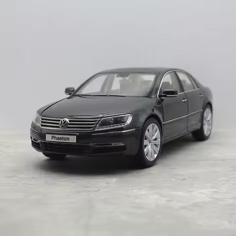KYOSHO 1:18 Scale VW Phaeton Simulation Alloy Static Die-cast Car Model Fan Collectible Holiday Gift