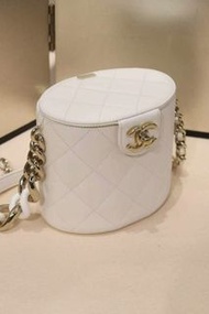 Chanel 白色圓筒手袋 鏈條設計