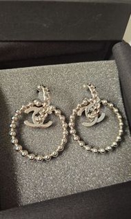 Chanel Chanel 22a 大圈耳環

earing (香奈兒) earrings 耳環