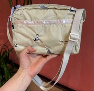 LeSportsac Breed of Cat 系列 貓貓刺繡圖案米色斜孭袋