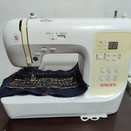 sewing machine portable.sewing machine singer brand.running good condition.
