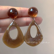 Merad Retro French Hong Kong Style Exaggerated Niche Design High-End Acrylic Earrings Exaggerated Ea