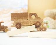 用於停車的兒童汽車卡車. 蒙台梭利幼兒推木玩具. 男孩禮物