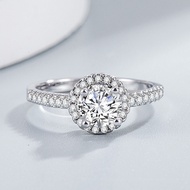 แหวนเพชรโมอีสผู้หญิง 1 กะรัต หน้าเพชรล้อม เงินแท้ S925 ชุบทองคำขาว น้ำ 100-98 D-VVS1 : D2002