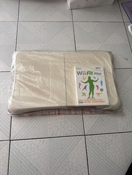 Nintendo Wii Balance Board 配合 Wii Fit Plus 遊戲碟
