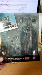 特價中✅正義聯盟暗黑蝙蝠俠 MAFEX064 戰術套裝蝙蝠俠 可動 手辦 模型