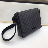 Men Messenger Bag Exquisite Region Handbag Although Small But Very Practical