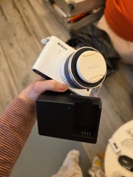 Nikon 1 J1 White Digital Camera with Lens and Charger