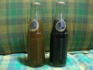 ((可口可樂收藏瓶))2002年台灣200ml芬達橘子汽水玻璃瓶+芬達葡萄汽水玻璃瓶