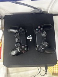 PS4 Pro 主機連兩個手掣