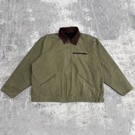 Carhartt Cleanfit เสื้อแจ็กเก็ตแบบมีปก Workwear แบบหลวม J97พิมพ์ลาย “Detroit