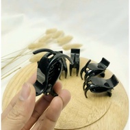 Hairpin with 3 matte black teeth, hard plastic material, easy to coordinate - Free with purchase - L