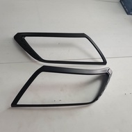 ครอบไฟหน้า นาวาร่า เอ็นพี300 2014-2020 ดำด้าน โลโก้แดง ครอบไฟ NAVARA NP300 LOGO แดง 2014 2015 2016 2