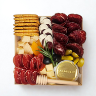 Charcuterie Beef Cold cut Box Size Medium (2-3 Pax) with French Cheese ชาคูเทอรี่ บีฟ บ็อกซ์ สำหรับ1