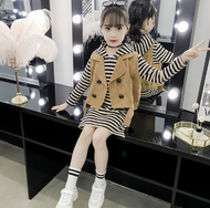 (พร้อมส่ง)ชุดเซต 2 ชิ้น ชุดกระโปรงเด็กพร้อมเสื้อกัํก ชุดเซตเด็กหญิง เสื้อผ้าเด็กผู้หญิง