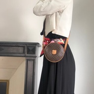 【 VintageShop solo 日本直送中古包專賣店 】CELINE સελિન 馬卡龍 (Macadam) 肩背包 棕色 壓印飾紋 PVC 皮革 圓形 vintage teecbu