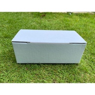 Used White Shoe Box Size 26 x 12 x 9.5 Cm