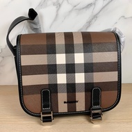 Burberry 格紋斜背包、郵差包 8052804 Check Crossbody Bag