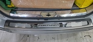 Ốp INOX chống trầy cốp sau TOYOTA Fortuner 2005-2015