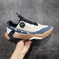 ECCO 全黑運動鞋