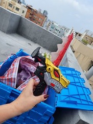 這是「騎士龍戰隊龍裝者」中的主要武器——DX 龍魂長劍(DX Ryusoulken)。 品牌：萬代(Bandai)