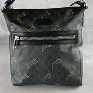 GUCCI GG Supreme Shelly Line 單肩包老虎斜背包單肩動物印花男款