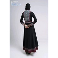 TUNEECA Gamis Gerda Karlsson - T-0425005 | Gamis Warna Hitam