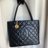 （眾多明星、名媛同款）Chanel 香奈兒 熔岩金幣 希爾頓包 手提包 肩背包