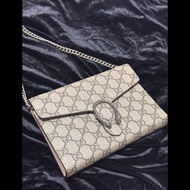 Gucci 酒神虎頭釦 WOC 老花帆布包