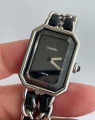 Chanel 銀色首映錶