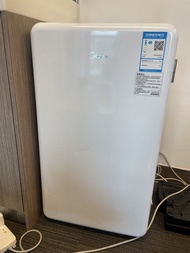 【45cm x 45cm x 85cm】Midea 美的 迷你雪櫃 BC-S33MF