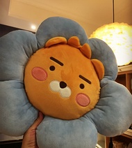 【Discount Product】Kakao lion petal type plush cushion fart peach petal pillow cushion QT079