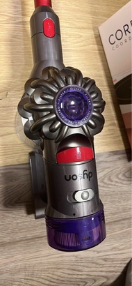 Dyson V8