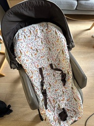 Combi high chair BEDi 手動 嬰兒餐搖椅 連遮光罩 桌子 內墊 with sleep shell inner cushion table