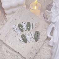 Nail box Thiết Kế Xanh Lá Mix Trắng Đính Gấu Trong - A350 Apria_nail