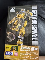 Trumpeter Transformers Bumblebee B-127 模型