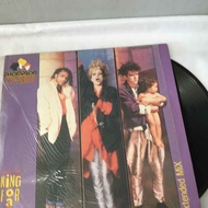Thompson Twins.-12-Inch Vinyl Record K504