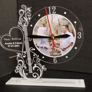 KADO PERNIKAHAN / ULANG TAHUN JAM DUDUK AKRILIK CUSTOM FOTO KEREN
