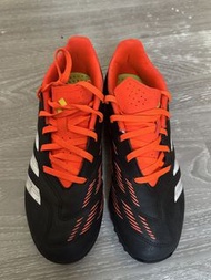 Adidas Predator 足球鞋