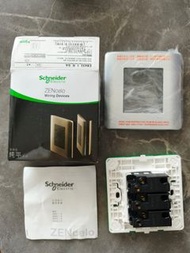 Schneider ZENcelo E8433 1 R SA 三聯單控開關