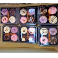 โดนัทเคลือบช็อกโกแลต NK DONUT 1กล่อง25บ.**พิเศษ 5กล่อง124บ.**/3 ห่อเล็ก25บ. **ซื้อครบ15ห่อเล็ก120บ**