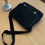Prada 雙扣郵差包 男女可背 尺寸約34*30