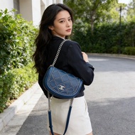 CHANEL 藍色銀扣鉚釘馬鞍包20*14*5 98新配件塵袋