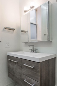 Amazing Location! 1min Walk to Wrigley Field- Cubs