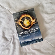 Divergent by Veronica Roth